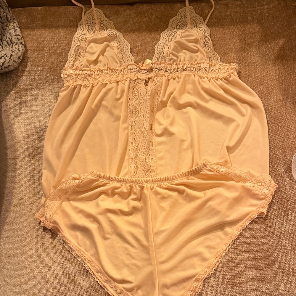 Lace Trim Camisole & Brief Sleep Set in Pale Peach